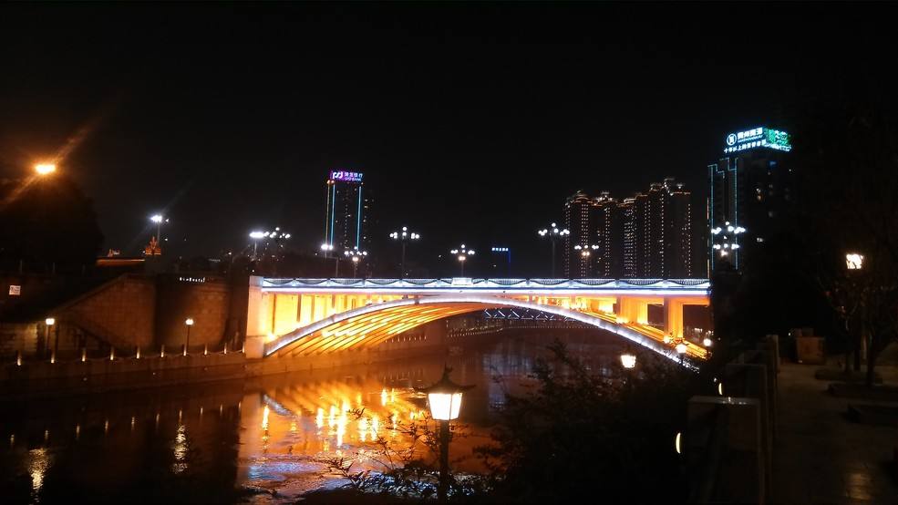夜幕下的朝阳桥