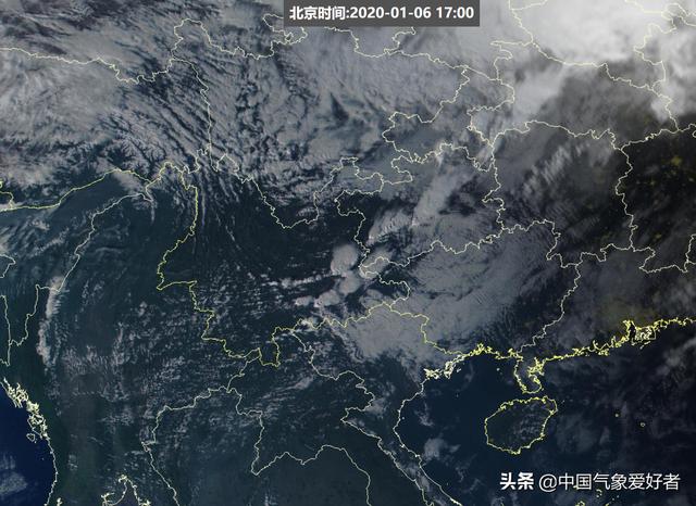 1月6日傍晚17点左右,云南贵州重庆一线出现了一连串的雷暴云团