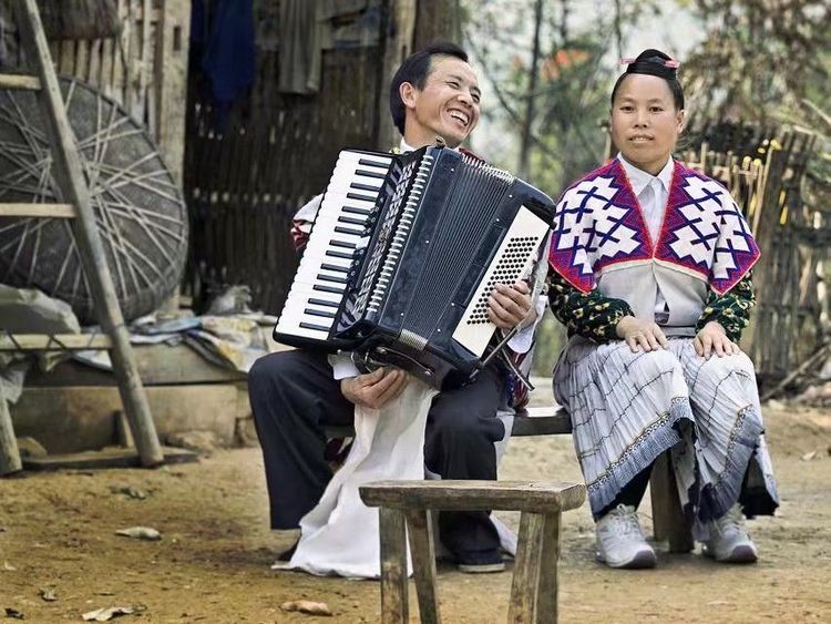 北盘江畔的音乐村村民在劳作之余演奏乐器唱歌无所不能