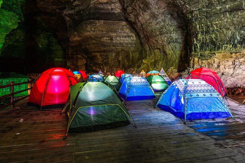 十二背后景区洞穴宿营地