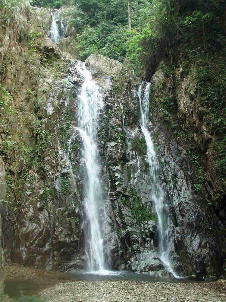 尧人山国家级森林公园山野瀑布