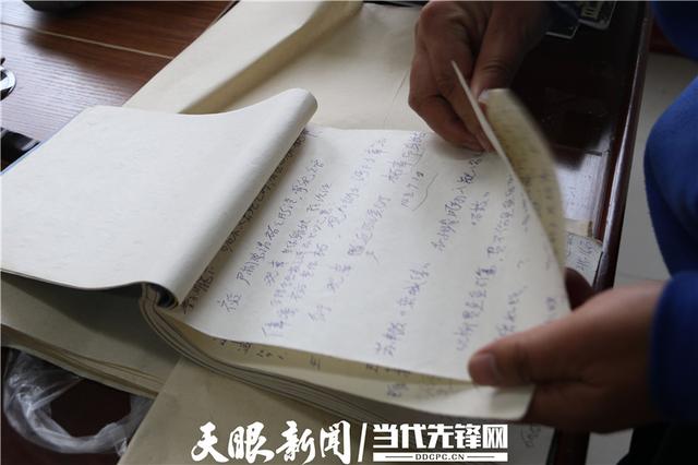 勤记笔记是蔡伟坚持多年的治学习惯。张赛 摄